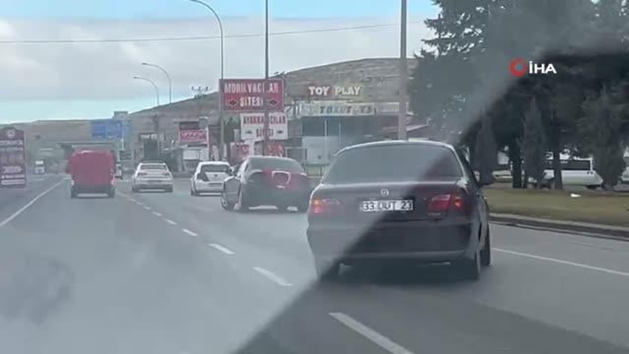 Şanlıurfa'da pes dedirten görüntü... Trafikte makas atıp havaya ateş açtılar