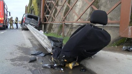 MALTEPE'DE BARİYER ARACA GİRDİ; KOLTUK DIŞARI ÇIKTI