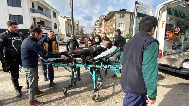 Motosikletten düşen kurye yaralandı