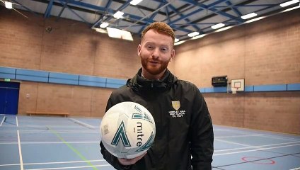 Скачать видео: Former Wigan Athletic player teaching his skills to youngsters