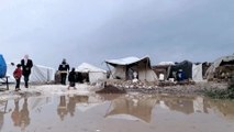 الأمطار الغزيرة تفاقم معاناة النازحين شمال غرب سوريا