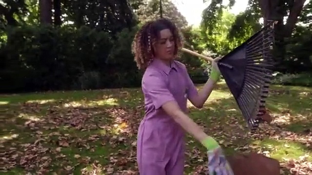 Holly Hobbie - Se2 - Ep04 - The Cranky Camper HD Watch