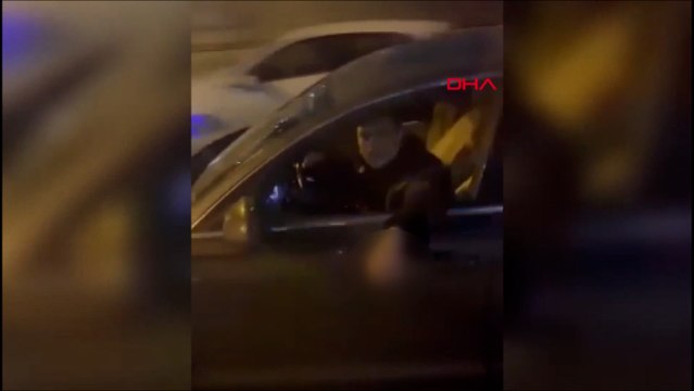 Bakırköy'de ambulansı sıkıştırıp hakaretler yağdırdı