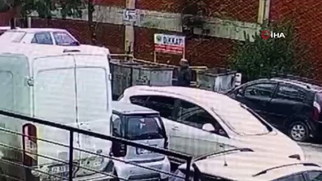 Sanayi Esnafı Dükkanının Önüne Sürekli Park Eden Otomobili Çöpe Attı! O Anlar Kameraya Yansıdı!