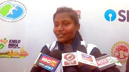 लडक़ों को फुटबॉल खेलते देखकर मन में जागी खेलने की लालसा