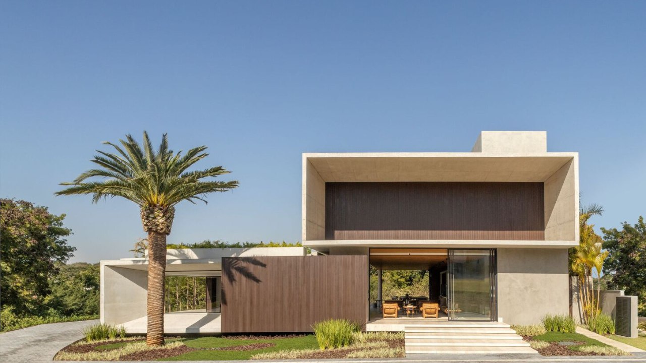 TP House in Jardins Munique, Brazil by Leo Romano