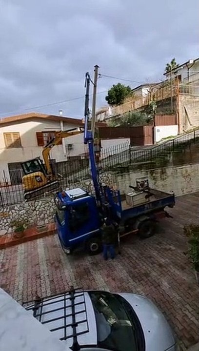 Altofonte,  camion urta  palo della luce,  decine di famiglie senza corrente