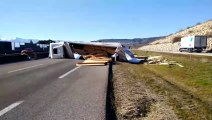 Vídeo del accidente de un camión en la A-6 en la provincia de León
