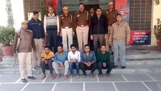 पेट्रोल पंप पर डालने वाले थे डकैती, पुलिस ने दबोचा