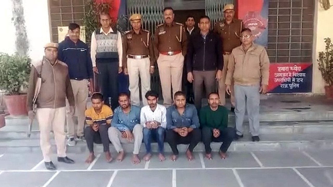 पेट्रोल पंप पर डालने वाले थे डकैती, पुलिस ने दबोचा