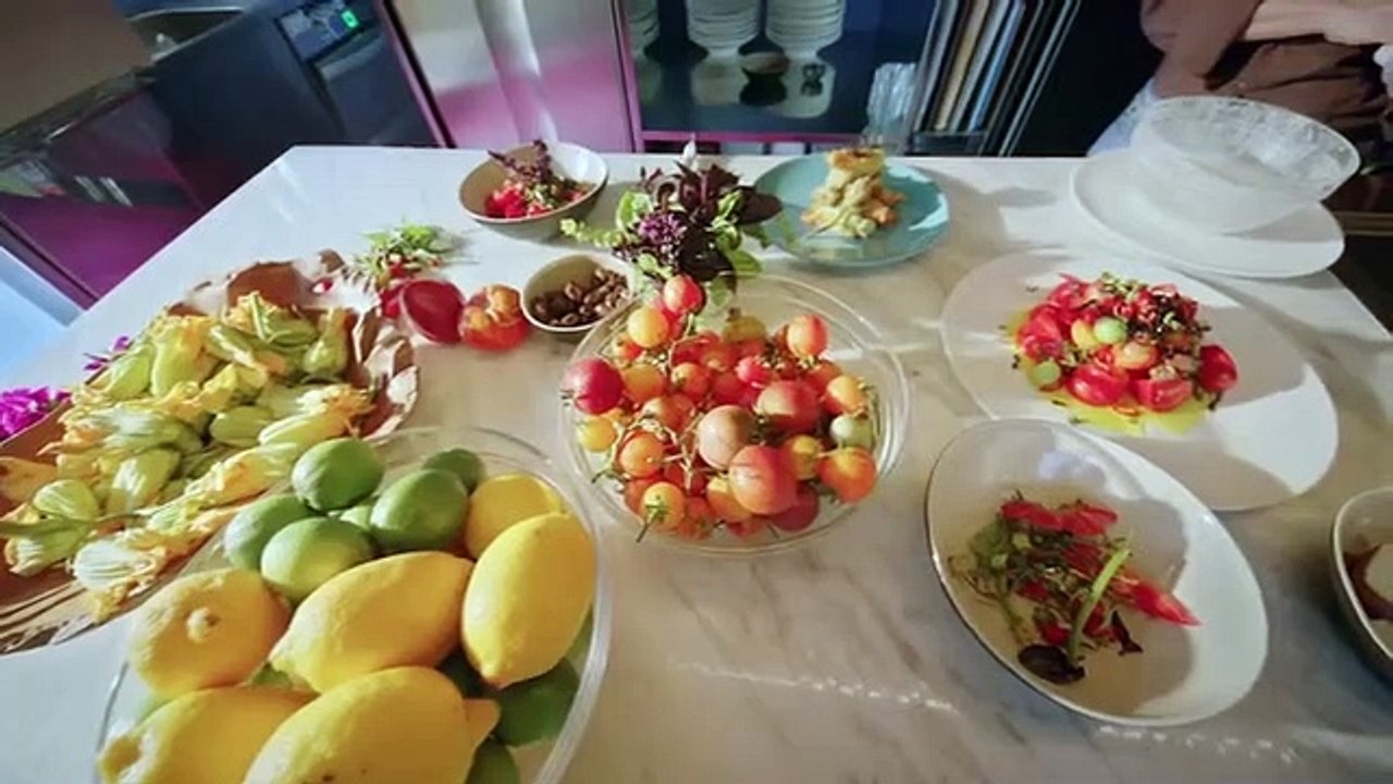 Bobby and Giada In Italy - Se1 - Ep03 - A Medieval Hamlet HD Watch