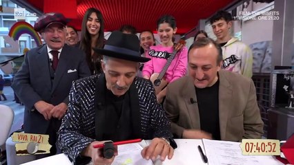 L'ironia di Fiorello sul Pd, 'chiamatevi Pam, parole ad minch...' - Video