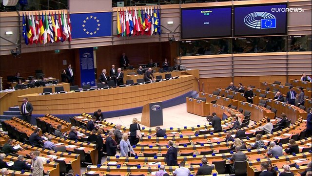 Двух евродепутатов лишают иммунитета из-за коррупционного скандала