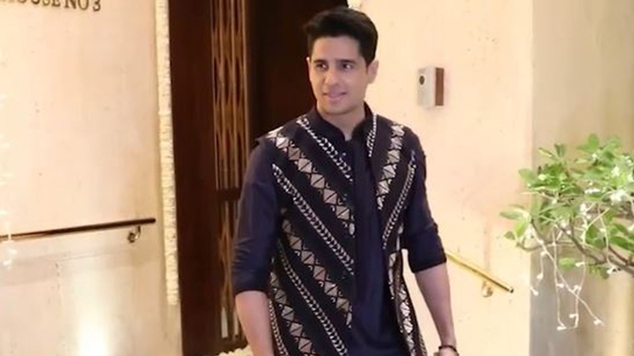 Siddharth Malhotra Social Media 1 Post Price , Fans Reaction Viral | Boldsky