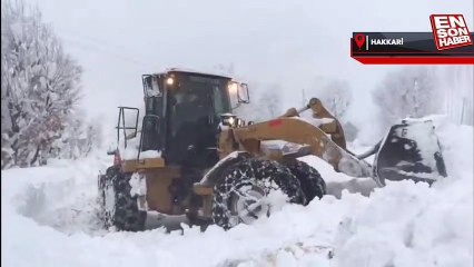 Hakkari'de sağlıkçılar, 8 kilometreyi 2 saatte aşarak hastaya ulaştı