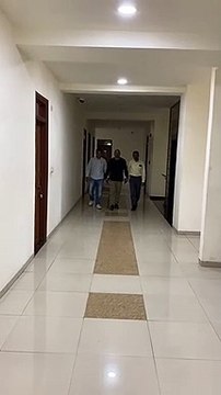 VIDEO...... Ahmedabad नरोडा थाने का हेड कांस्टेबल रिश्वत लेते गिरफ्तार