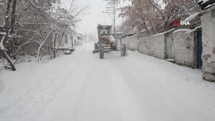 Yakutiye'de ekiplerin karla mücadelesi devam ediyor