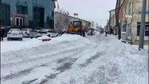 Karlıova Belediyesi'nden kar mesaisi