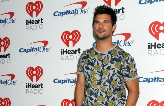 Taylor Lautner pensó que la interrupción de Kanye West del discurso de Taylor Swift estaba planeada