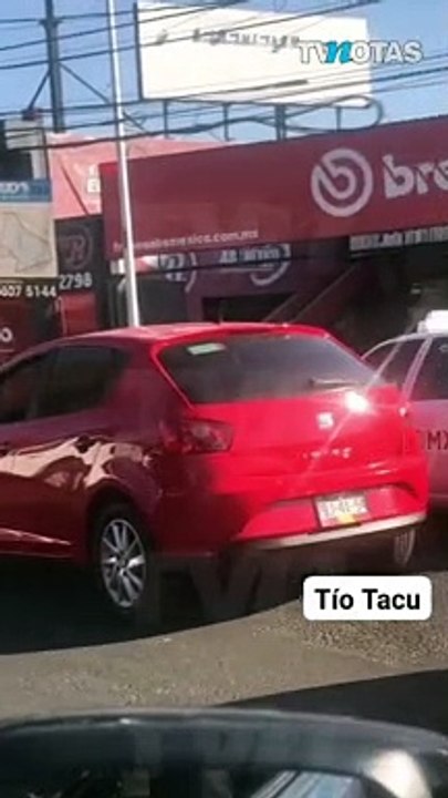 Alfredo Adame es víctima de nueva agresión previo a tomar un vuelo a Villahermosa