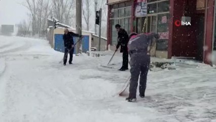Aşkale'de yoğun kar yağışı
