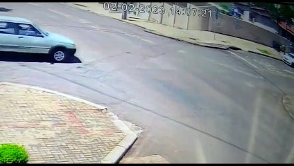 Câmera registra acidente que deixou ciclista ferido