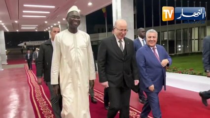 الوزير الأول يصل إلى دكار للمشاركة في القمة الثانية لتمويل المنشآت في افريقيا