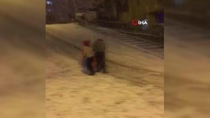 Başkent beyaza büründü, çocuklar karda doyasıya eğlendi
