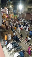 बालिकाएं और महिलाएं दीपथाल लिए हुए भगवान अय्यप्पा के रथ की अगवानी कर रही थी।