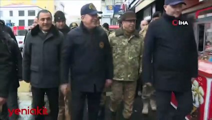 Bakan Akar’dan Kars’ta esnaf ziyareti