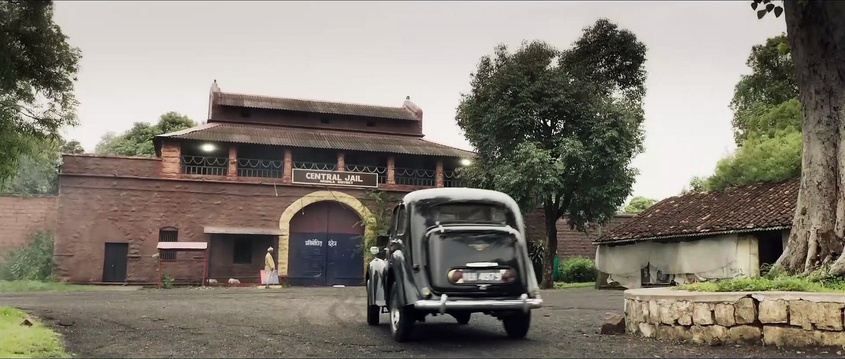 Gandhi Godse - Ek Yudh - Official Trailer _ Rajkumar Santoshi _ In Cinemas Now