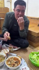 Bố mới giục chị gái đi lấy chồng, em trai đã ngồi khóc sướt mướt
