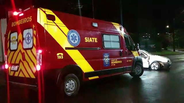 Criança fica ferida após veículo atingir caçamba de entulhos; Condutor foi preso por embriaguez