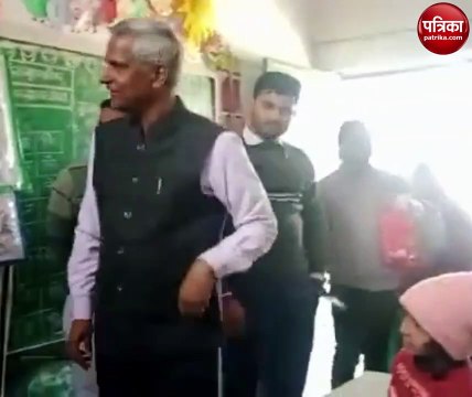 Moradabad School: डीएम Shailendra kumar बने प्राइमरी स्कूल के टीचर