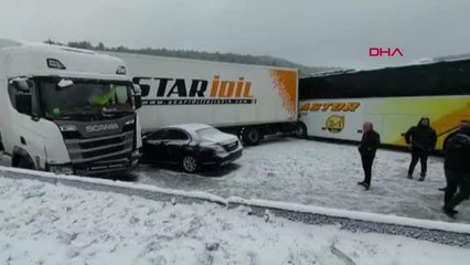 Bolu'da zincirleme kaza; 5 yaralı, İstanbul yönü kapandı