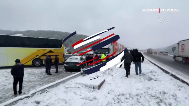 Anadolu Otoyolu Bolu-Yedigöller mevkisinde kaza! İstanbul yönü kapandı