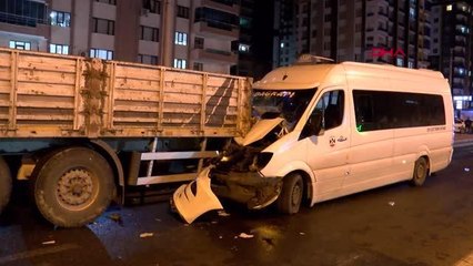 DİYARBAKIR'DA İKİ AYRI KAZADA 11 KİŞİ YARALANDI