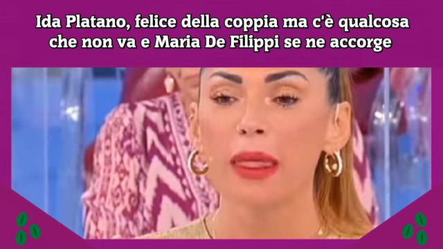 Ida Platano, felice della coppia ma c'è qualcosa che non va e Maria De Filippi se ne accorge