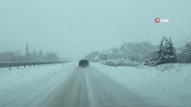 Çankırı'da yoğun kar yağışı: Araçlar yolda kaldı