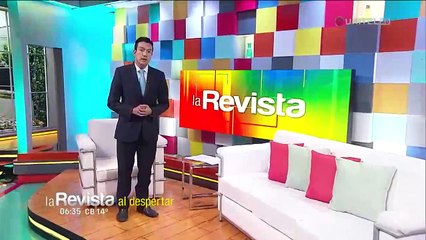 Caen dos postes sobre tres vehículos en una calle del centro de La Paz