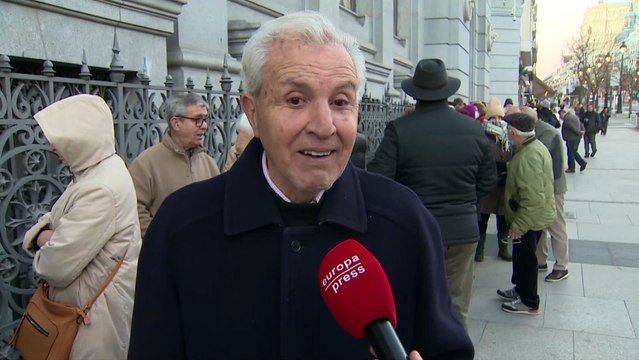 Largas colas ante el Banco de España para adquirir letras del Tesoro