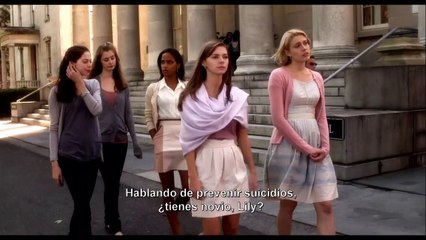 Damiselas en apuros | movie | 2012 | Official Trailer