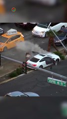 لحظة إنقاذ سائق من سيارة تحترق في لاس فيجاس