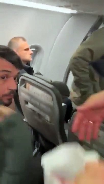 Fenerbahçeli taraftardan, yan hakeme tepki