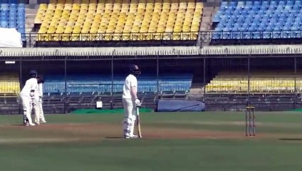 Indian cricketer bats left-handed after wrist injury