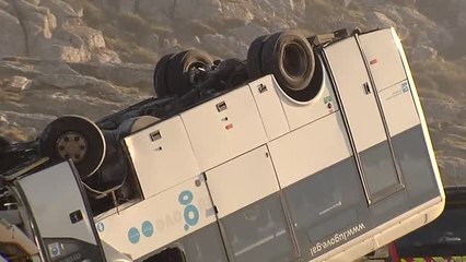 Cuatro heridos al volcar un microbús en Oia (Pontevedra)