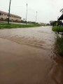 Satélite Norte. Calles llenas de agua tras horas de intensa lluvia en Santa Cruz