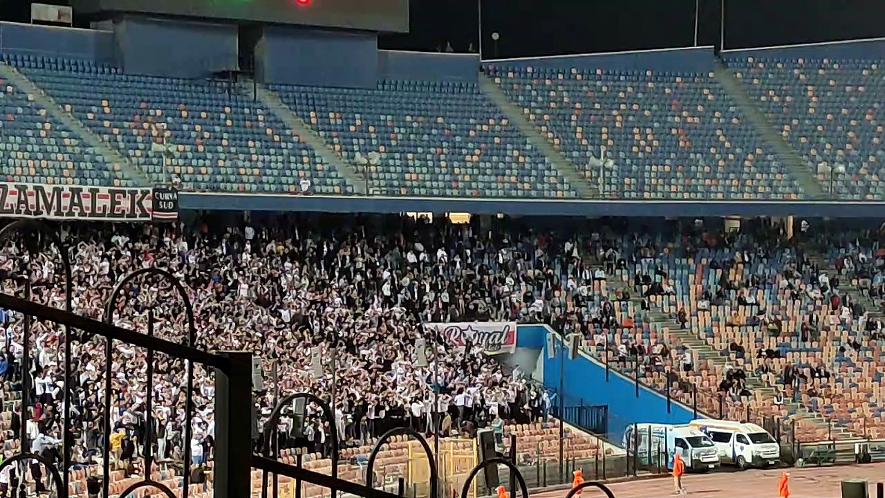 فرحة هيستيرية من دكة بدلاء وجمهور الزمالك بعد إحراز الهدف الأول في مرمى فيوتشر