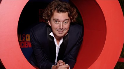 GALA VIDÉO - Alex Vizorek en couple mais sans enfant : il en dit enfin plus sur sa vie privée !