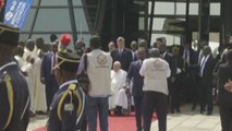 Tappeto rosso per la partenza del Papa da Kinshasa